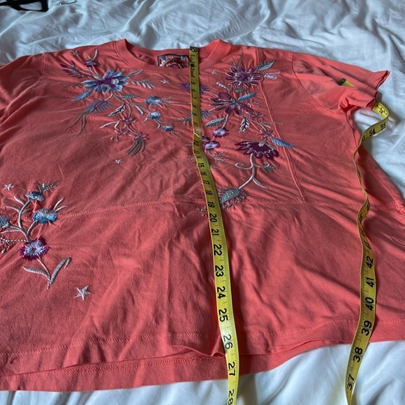 Johnny Was medium peach short sleeved tunic - Picture 4 of 6